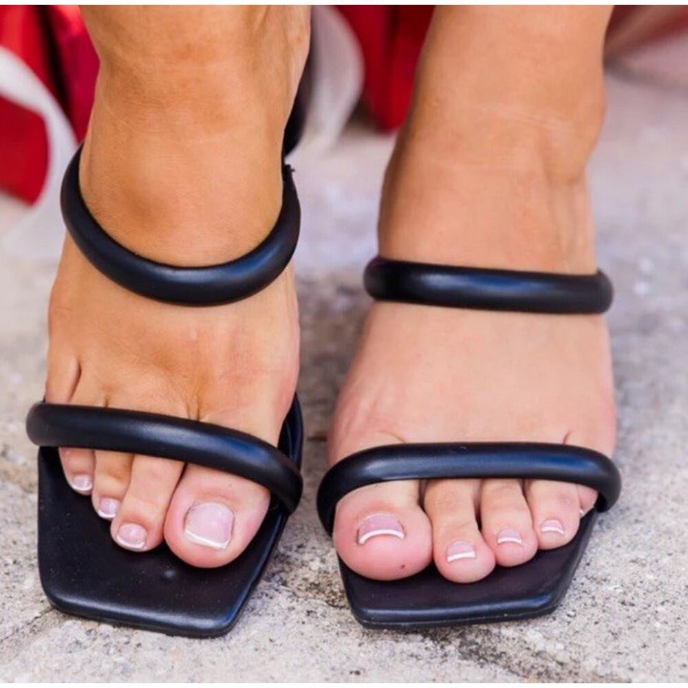Pierre Dumas Woman's Black Strappy Sandals Square Toe Block Heel size 11
